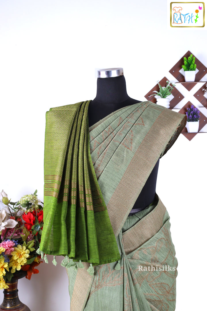 Graceful Green Banarasi Tupion Silk Saree