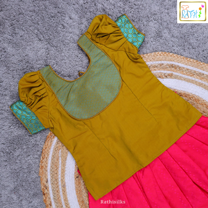 Traditional Green & Pink Ikat Pavadai Sattai