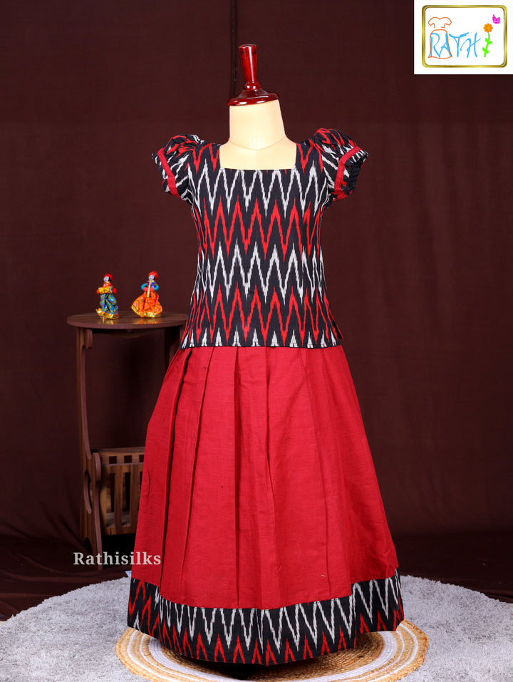 Traditional Ikat Pavadai Sattai