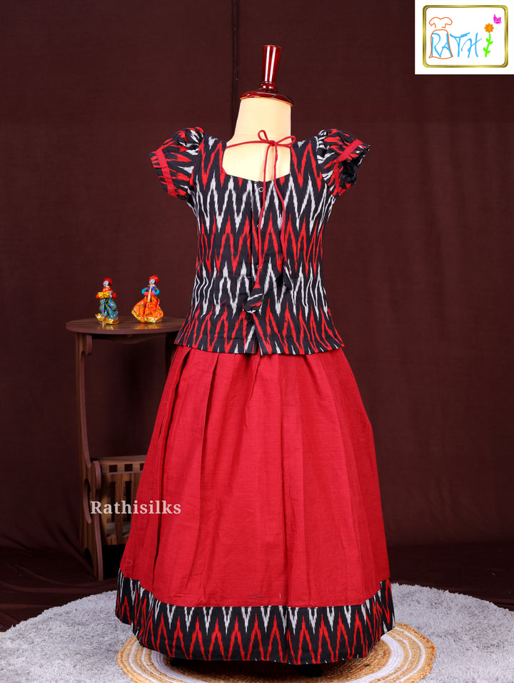 Traditional Ikat Pavadai Sattai