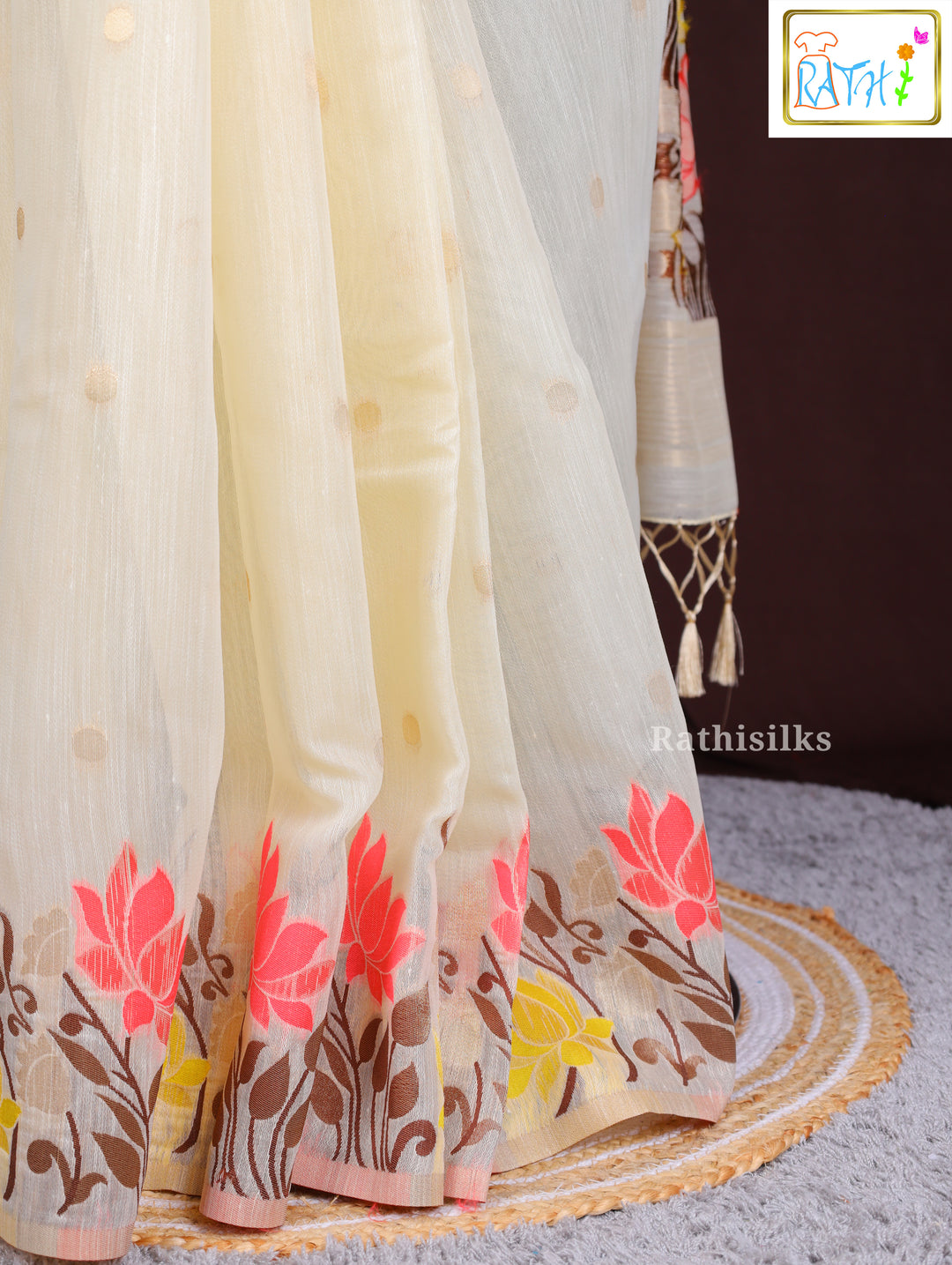 Elegant Cream Synthetic Cotton Saree