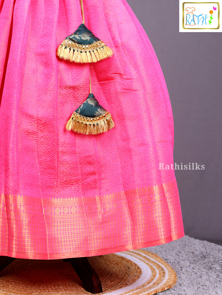 Modern Pavadai Sattai