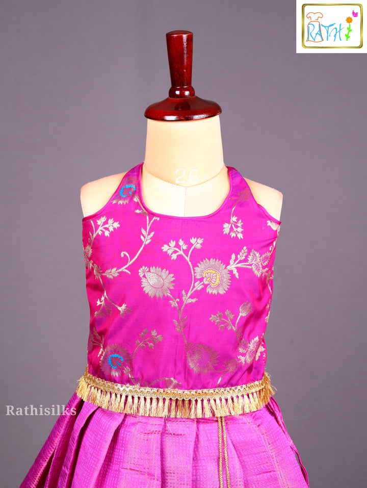 Modern Pavadai Sattai