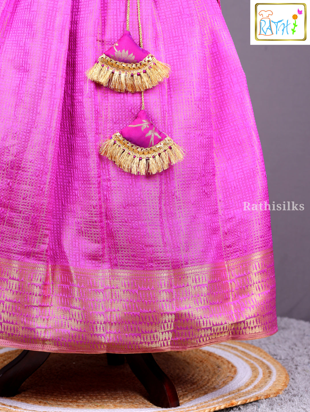 Modern Pavadai Sattai